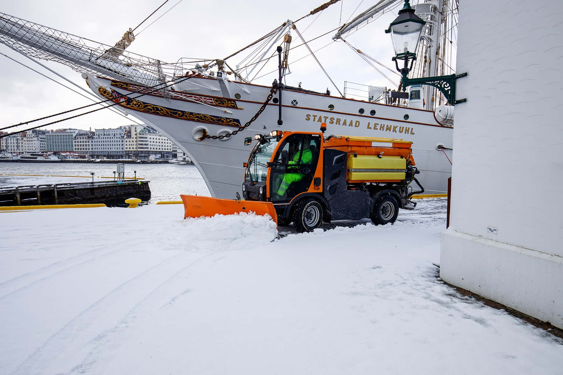 Snowplow, 1920 x 1280, bright orange, Full HD Desktop Wallpaper