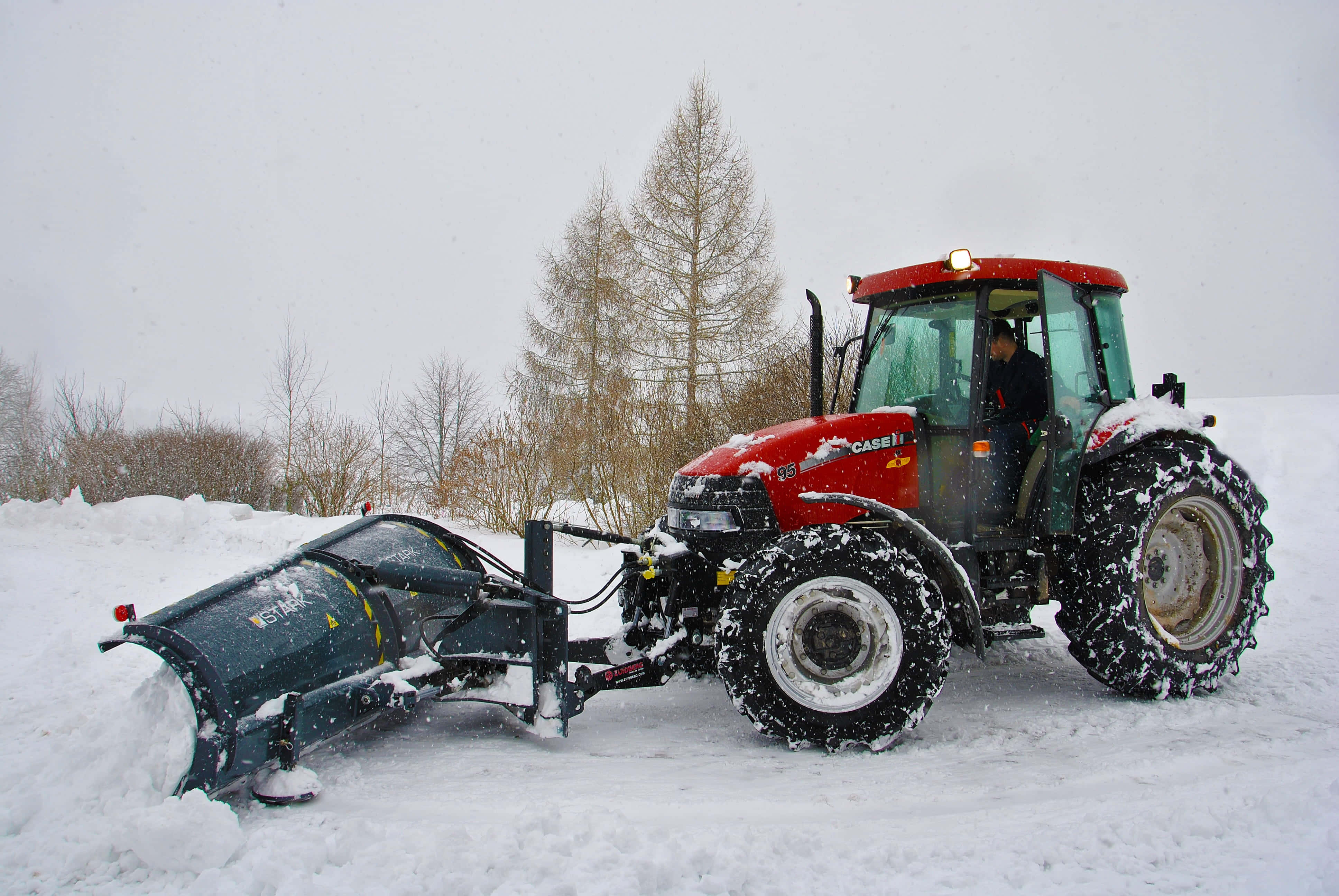 Case tractor, snowplow, red, 4K Desktop Wallpaper