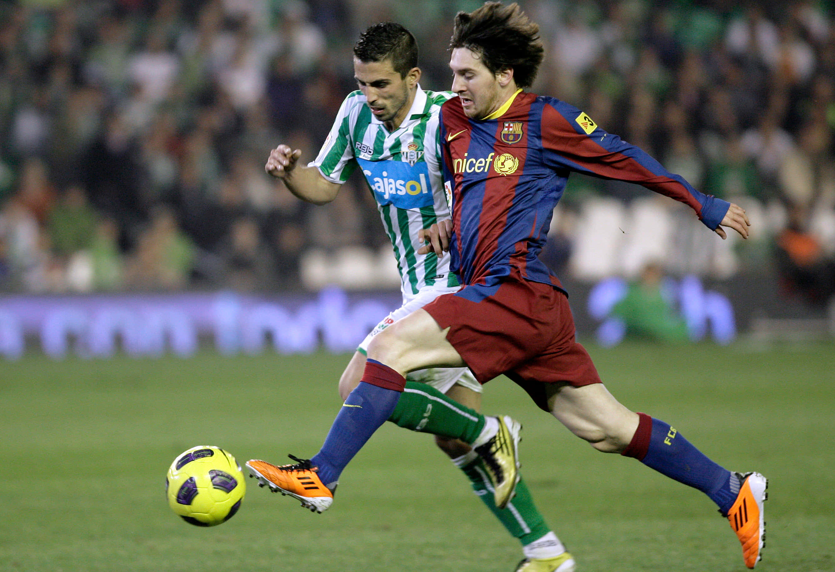 dynamic soccer dribbling, bright yellow ball, green pitch, 2K Desktop Wallpaper