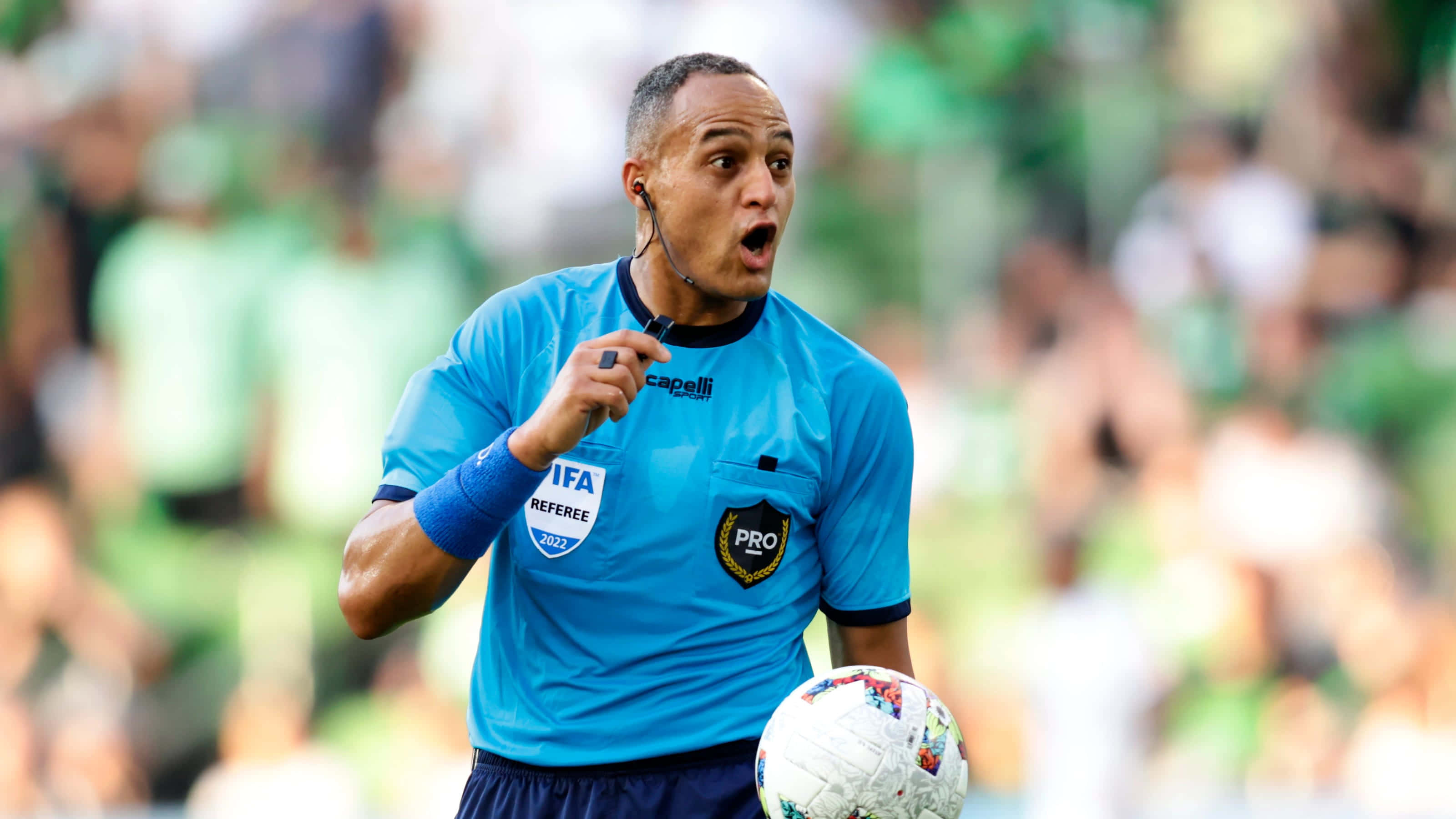 soccer referee, bright blue uniform, whistle, 2K Desktop Wallpaper