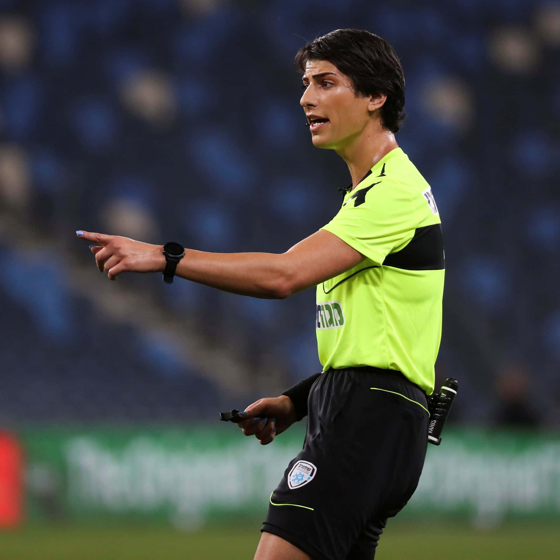 soccer referee, neon yellow jersey, night match, Full HD Desktop Wallpaper
