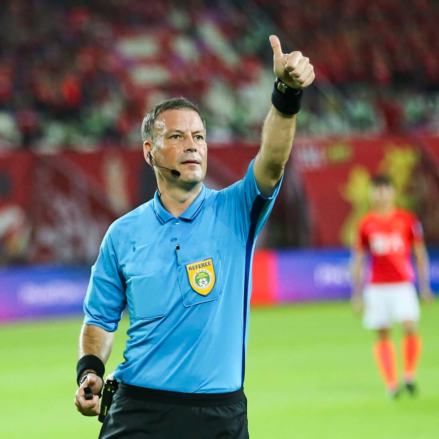 soccer referee, blue shirt, thumbs-up gesture, HD Desktop Wallpaper