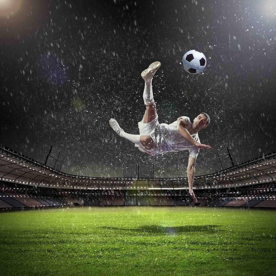 soccer player, kicking the ball, rain-soaked stadium, SD Desktop Wallpaper