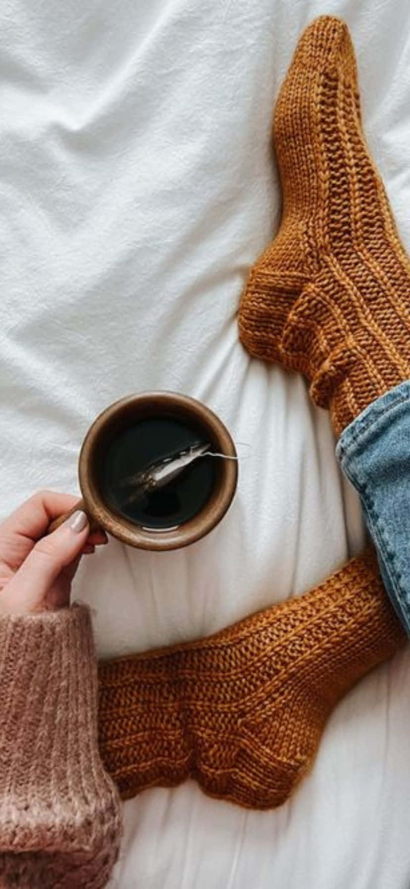 cozy socksand coffee moment, overhead shot, hand holding a mug of coffee, HD Phone Wallpaper