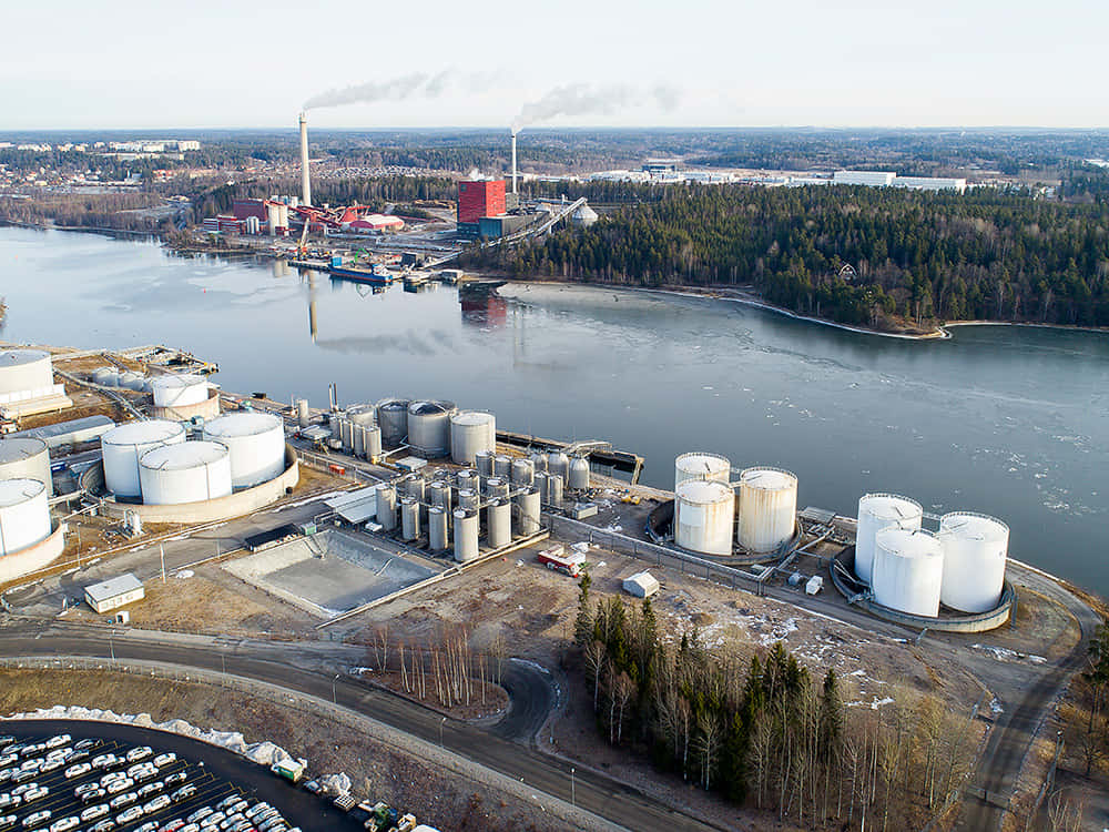 Södertälje, industrial complex, large storage tanks, SD Desktop Wallpaper