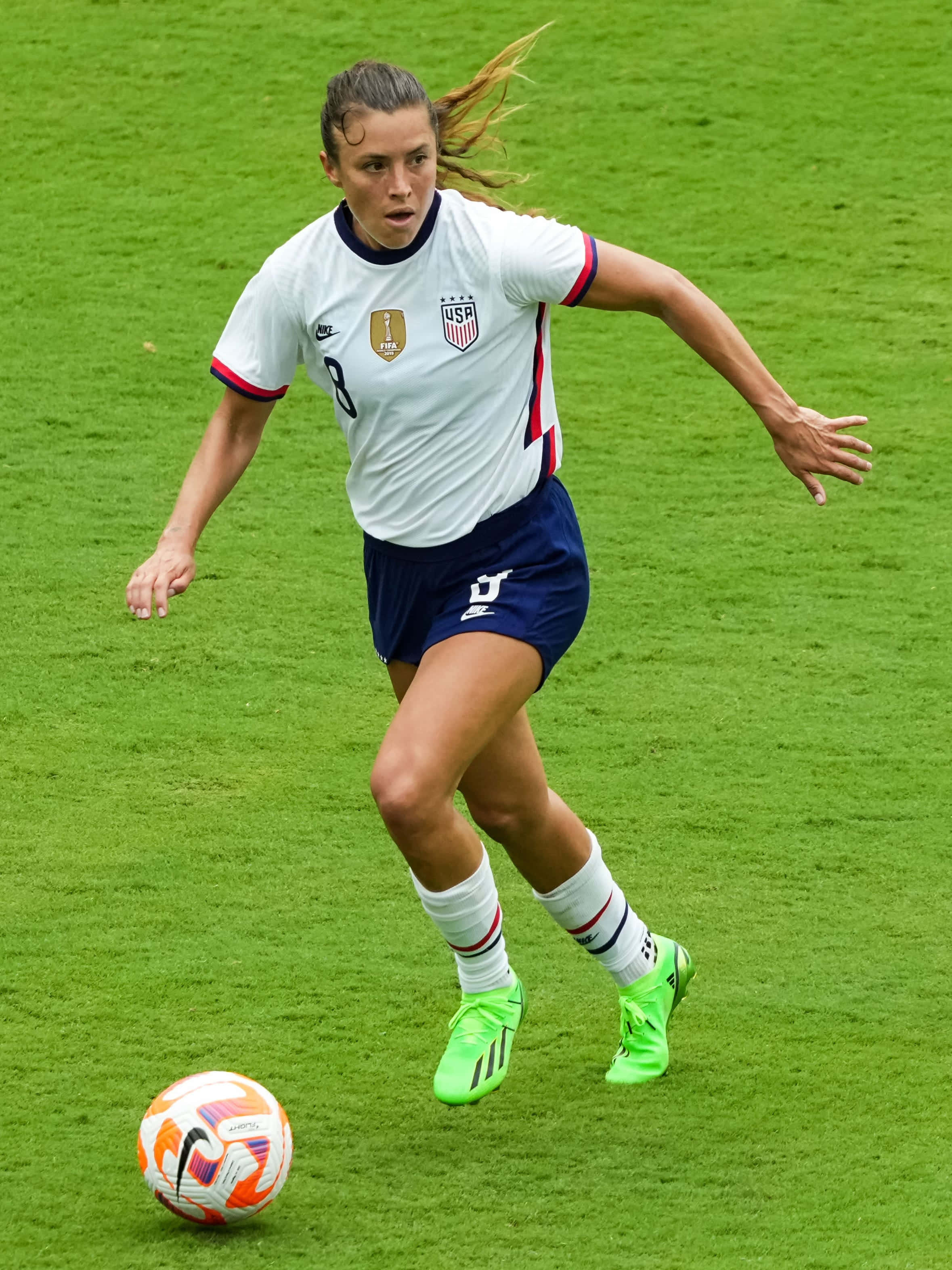 Sofia Huerta, white USA jersey, colorful ball, 2K Phone Wallpaper