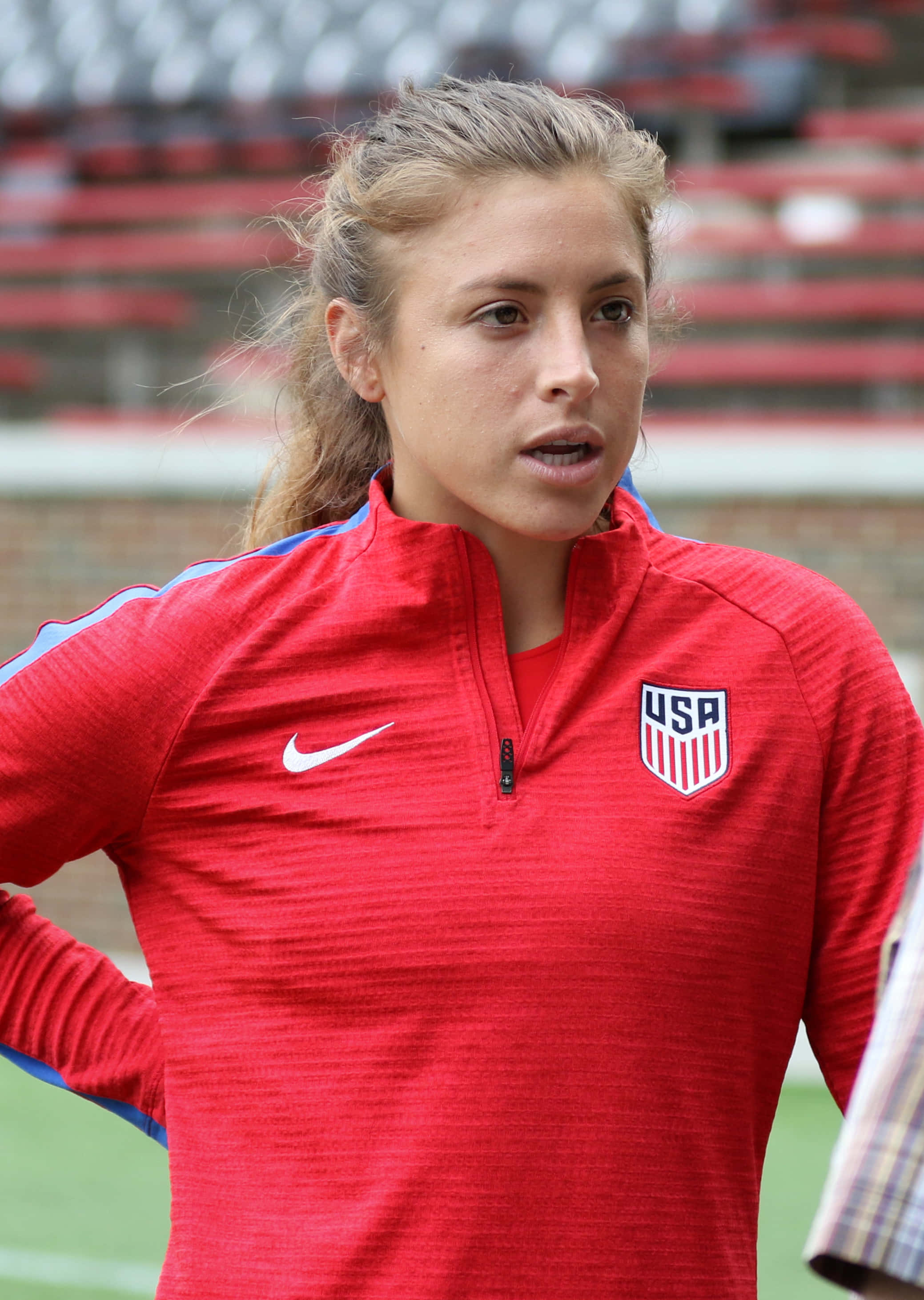 Sofia Huerta, red USA jersey, green field, 2K Phone Wallpaper