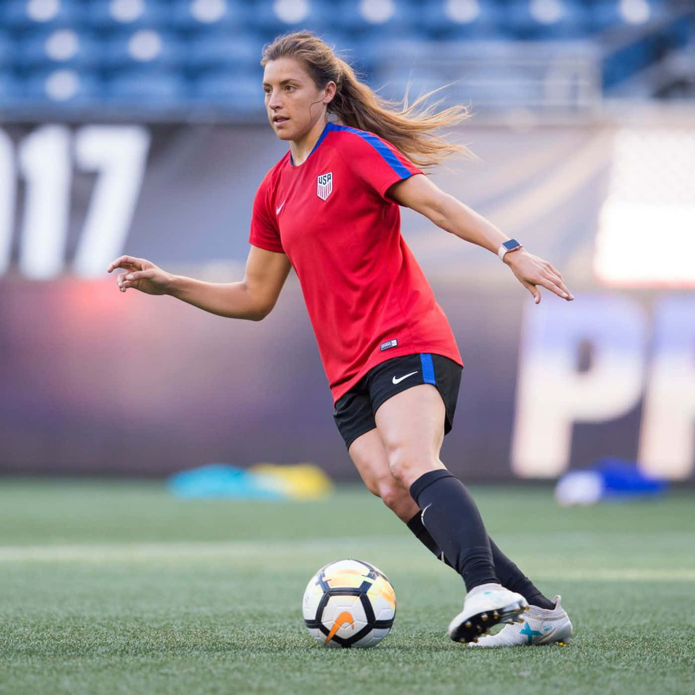 Sofia Huerta, red USA jersey, green field, HD Desktop Wallpaper