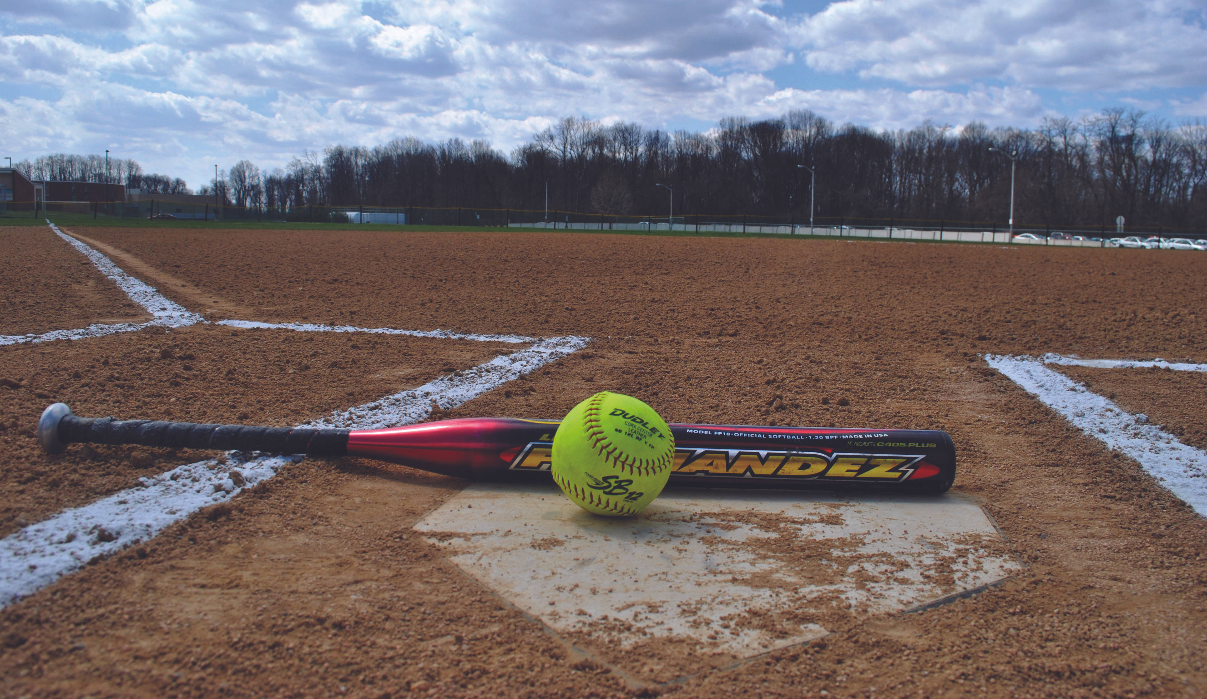 softball, bat, home plate, 4K Desktop Wallpaper