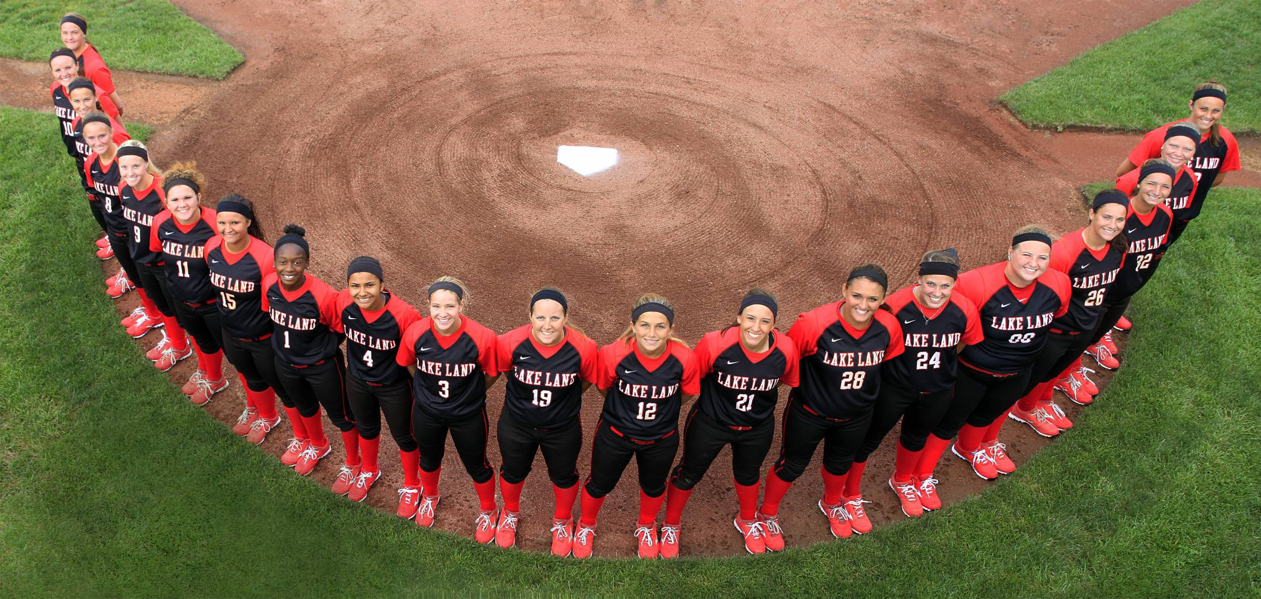 softball team, red and black uniforms, curved line, Full HD Desktop Wallpaper