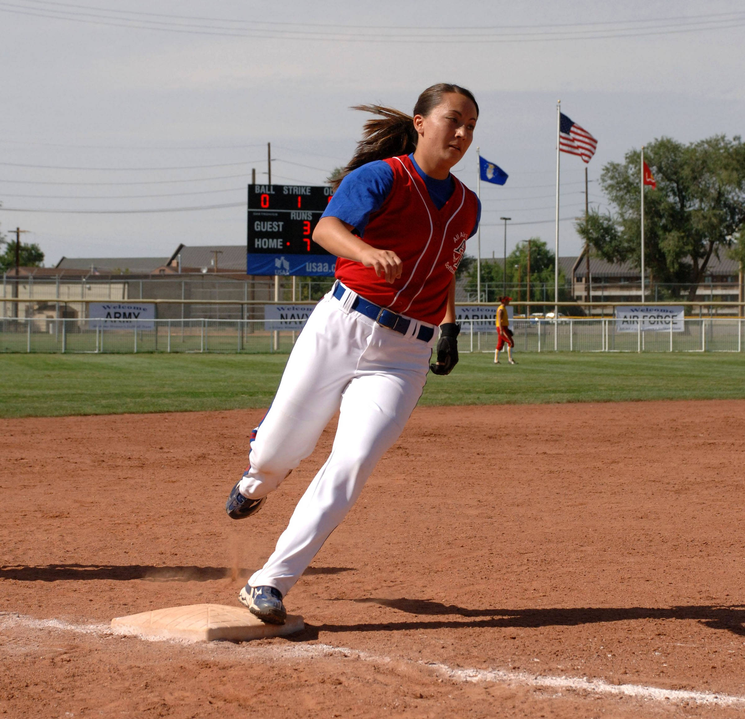 softball player, red and blue uniform, sprints toward base, Full HD Desktop Wallpaper