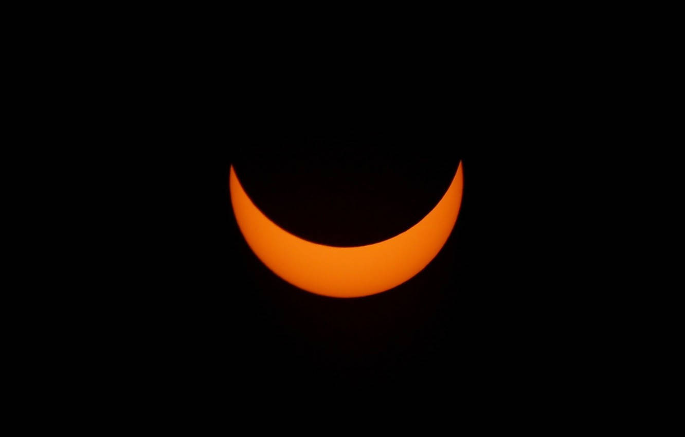 Solar Eclipse Crescent, crescent orange sun, pitch black sky, HD Desktop Wallpaper