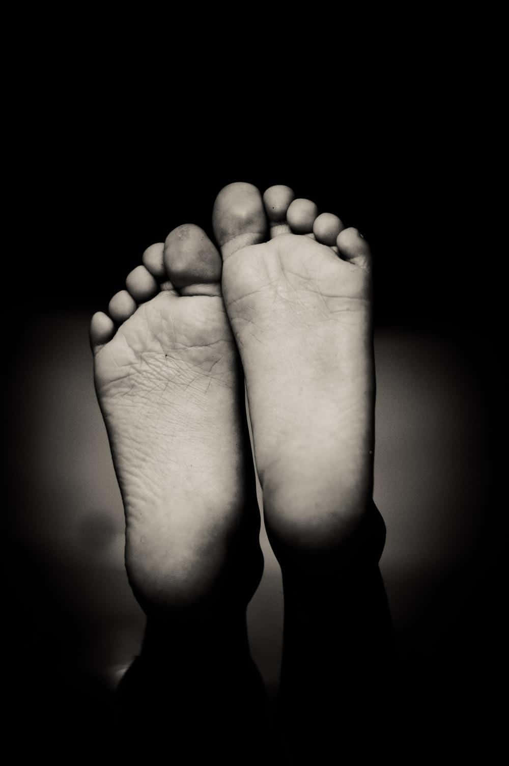 foot sole, black and white, bare feet, HD Phone Wallpaper