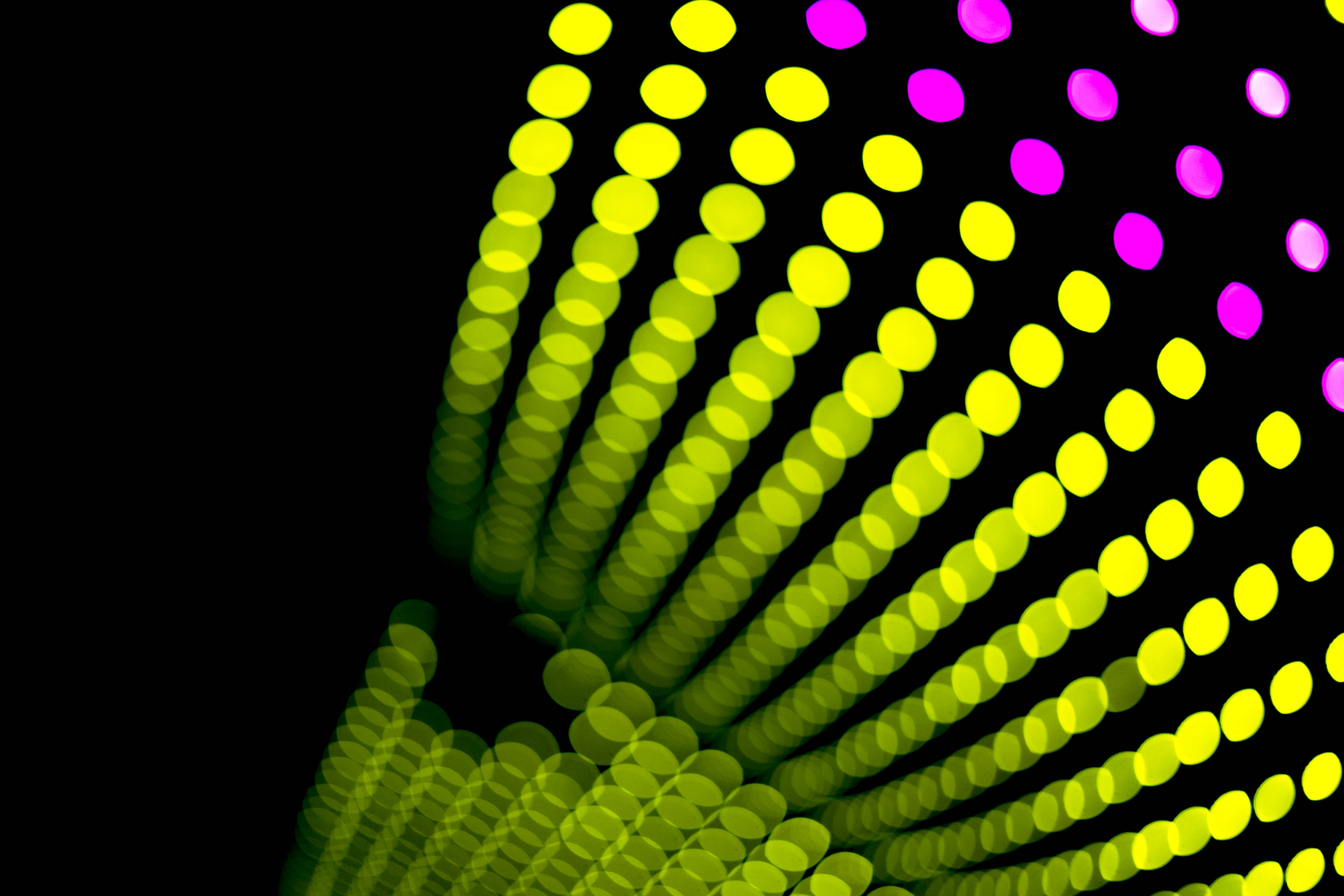 yellow and purple lights, diagonal lines, black background, 5K Desktop Wallpaper