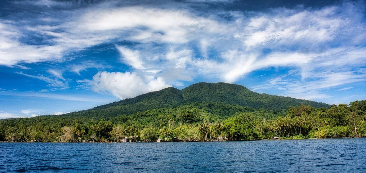 Solomon Islands, green mountain, tropical lake, SD Desktop Wallpaper
