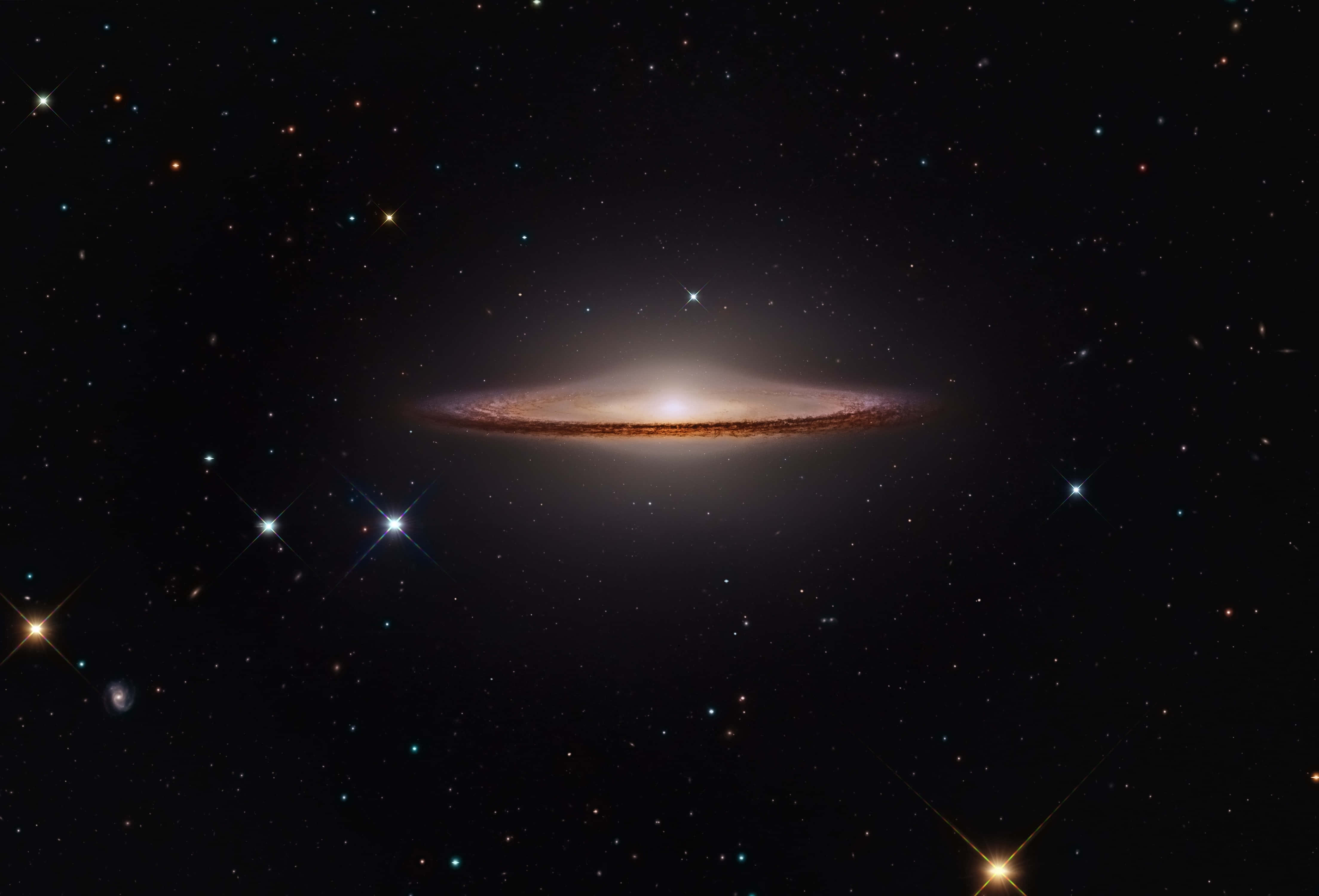 Sombrero Galaxy, golden light, starfield, 4K Desktop Wallpaper
