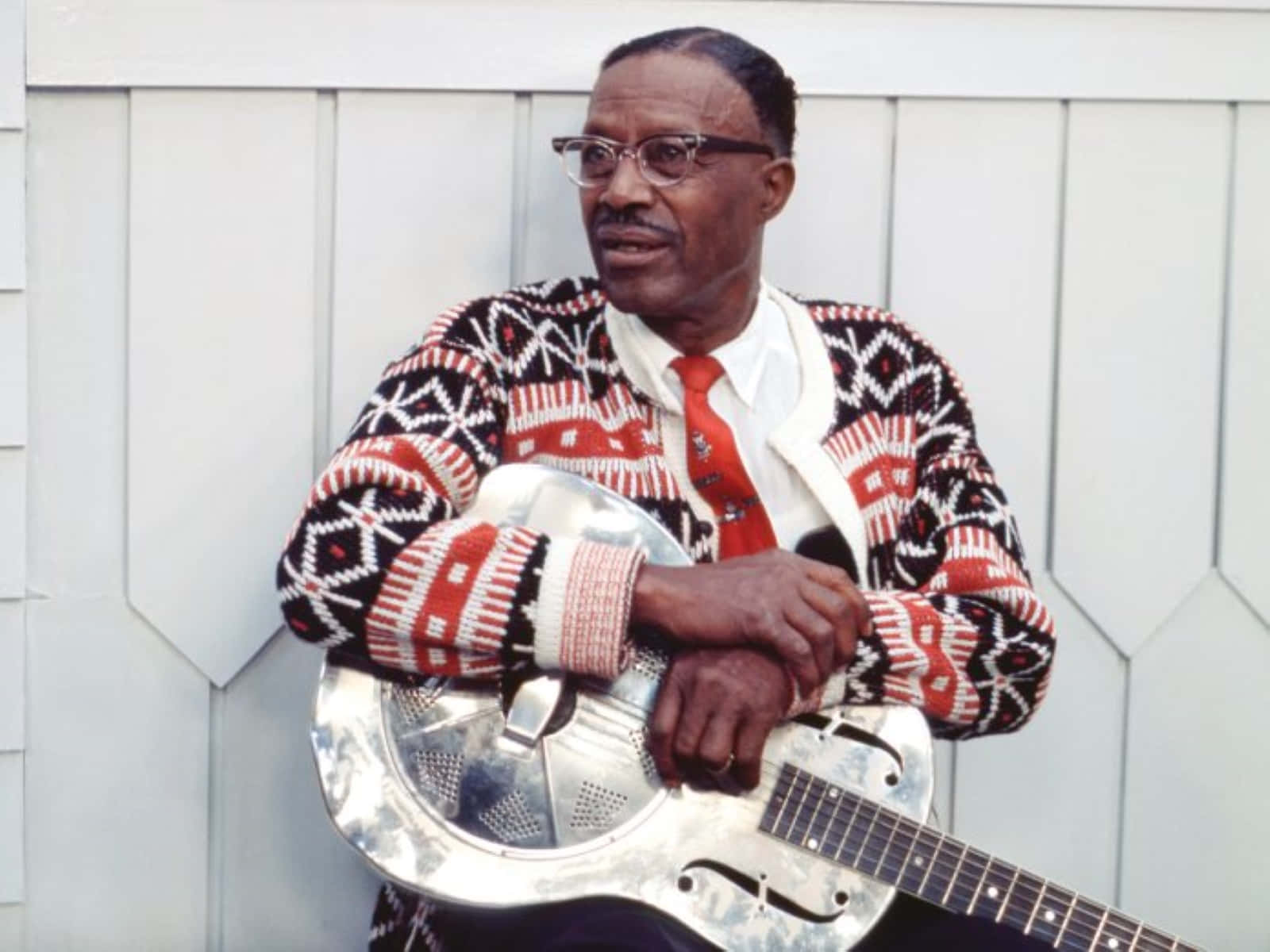 Son House, red black and white patterned cardigan, shiny silver resonator guitar, HD Desktop Wallpaper