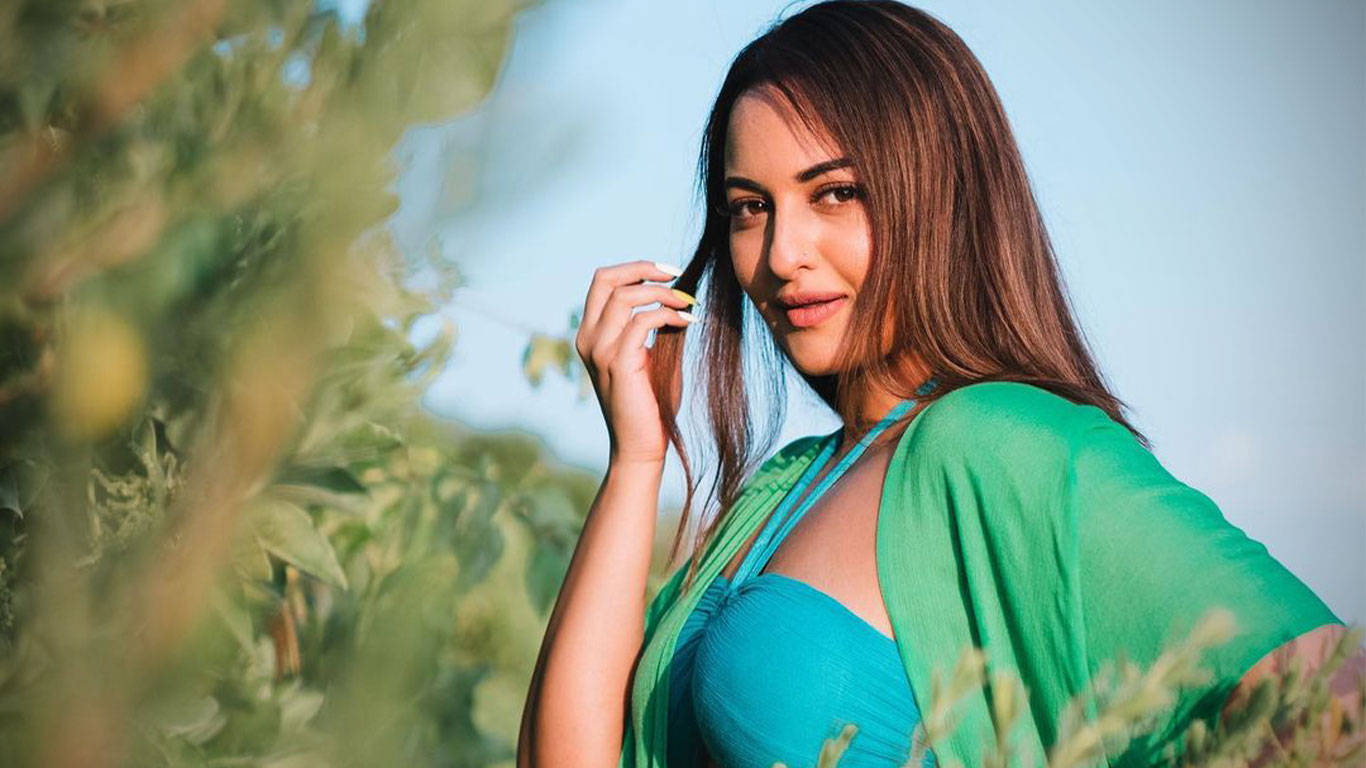 Sonakshi Sinha, green swimwear, teal top, HD Desktop Wallpaper