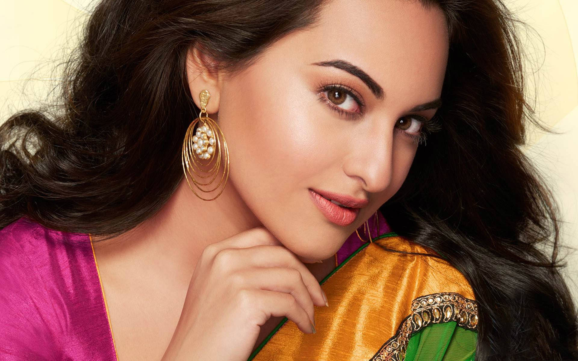 Sonakshi Sinha, dark wavy hair, gold pearl earrings, Full HD Desktop Wallpaper