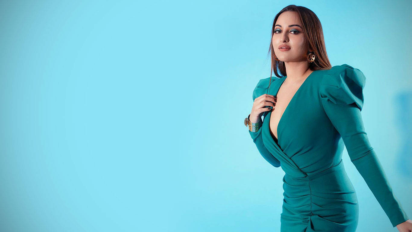 Sonakshi Sinha, teal ruched dress, solid light blue studio backdrop, HD Desktop Wallpaper