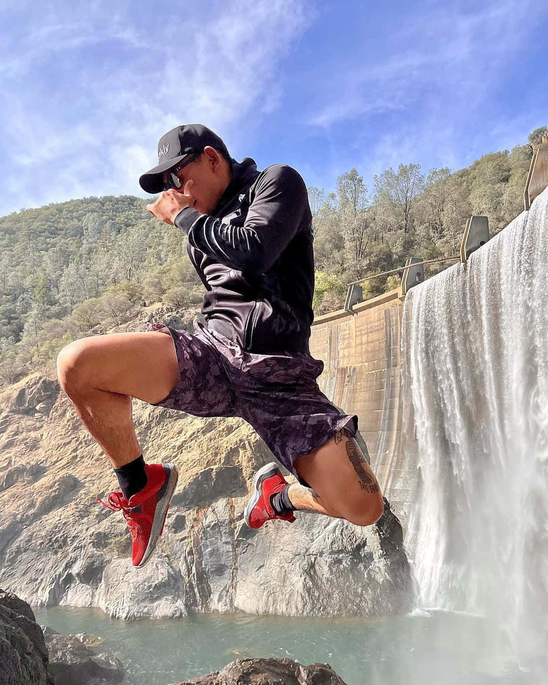 Song Yadong, red sneakers, cascading waterfall, HD Phone Wallpaper