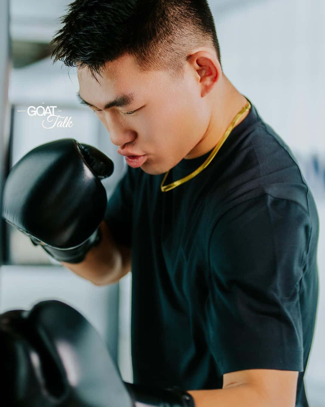 Song Yadong, black boxing gloves, bright gym, HD Phone Wallpaper