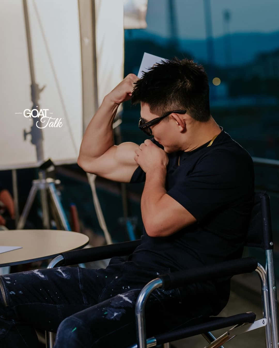 Song Yadong, black t-shirt, director's chair, HD Phone Wallpaper