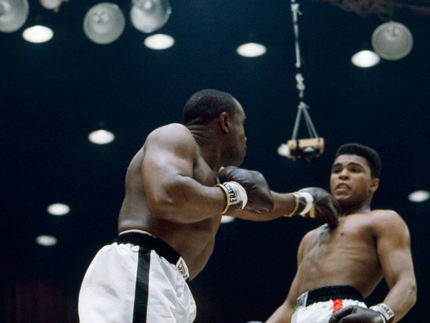 Sonny Liston, boxers, dimly lit ring, HD Desktop Wallpaper