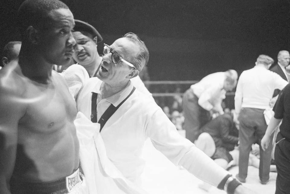 Sonny Liston, boxing ring, black and white photo, SD Desktop Wallpaper