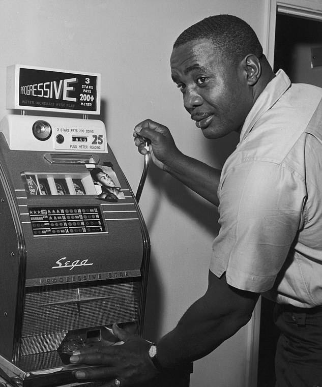Sonny Liston, vintage Sega progressive slot machine, coin, SD Phone Wallpaper