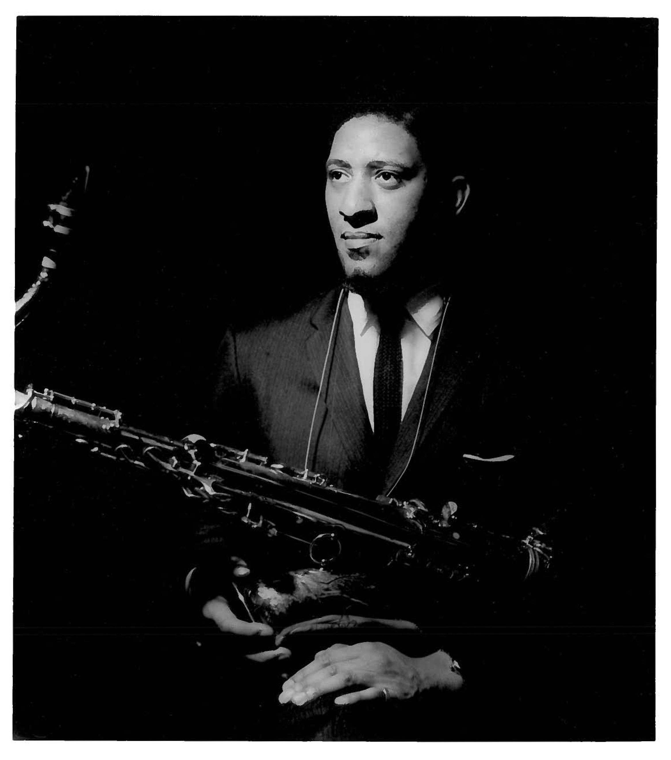 Sonny Rollins, saxophone, suit, 2K Phone Wallpaper