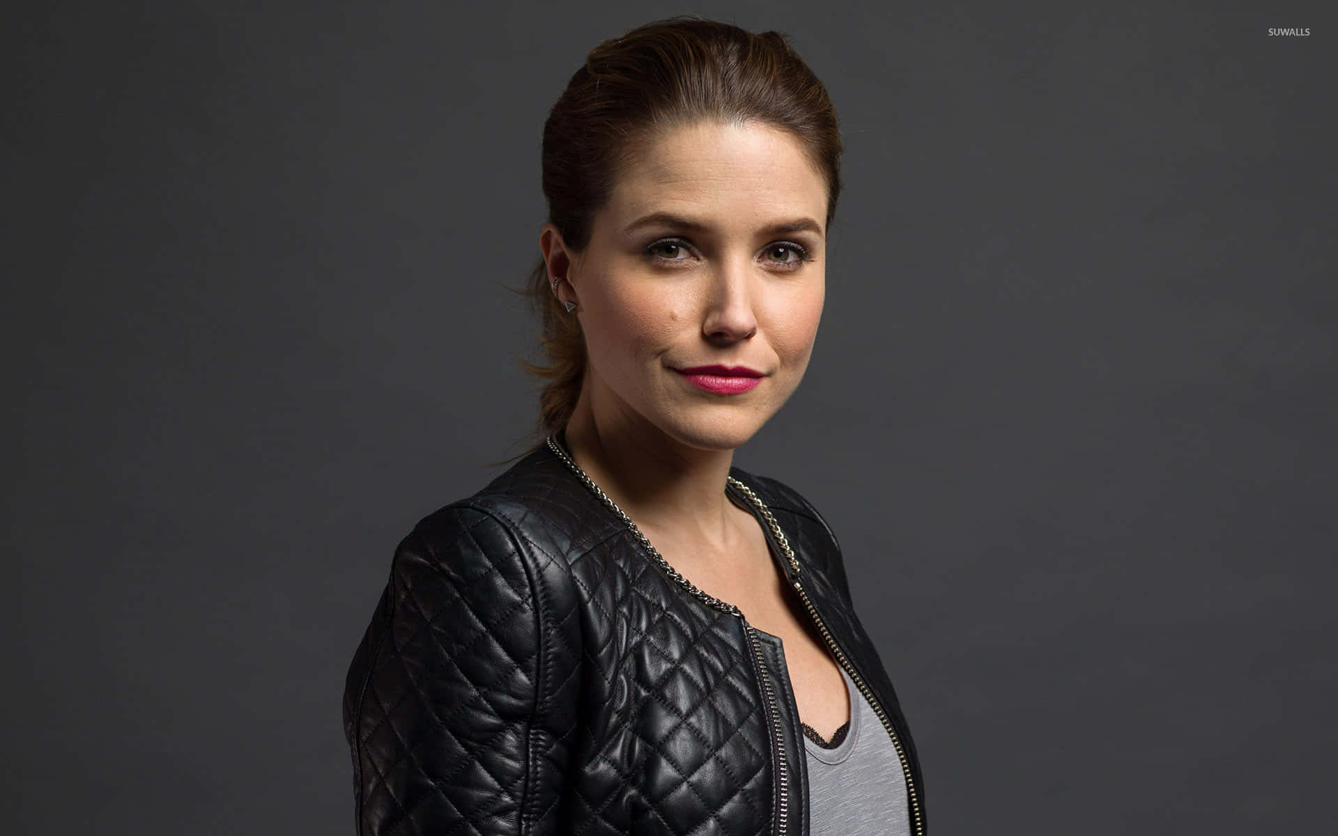 Sophia Bush, black quilted leather jacket, plain gray studio background, Full HD Desktop Wallpaper