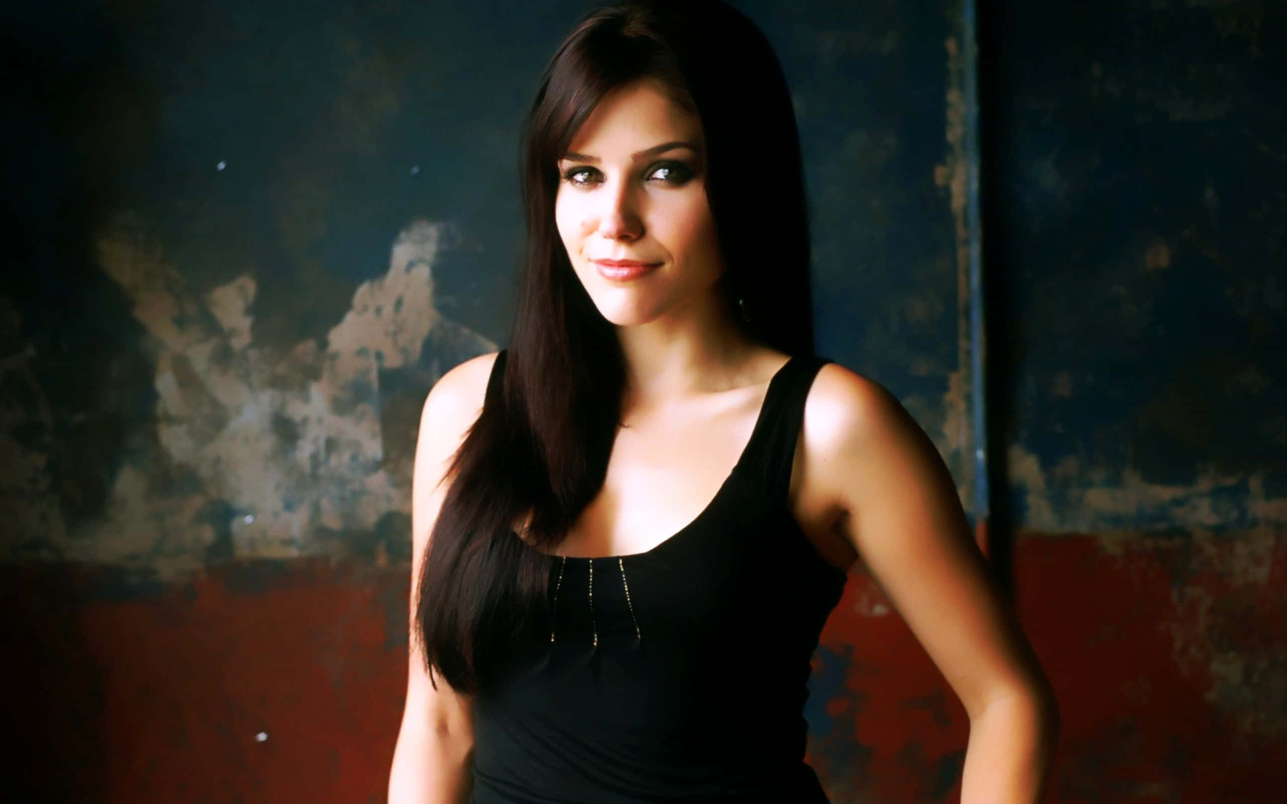 Sophia bush, black top, long dark hair, 2K Desktop Wallpaper