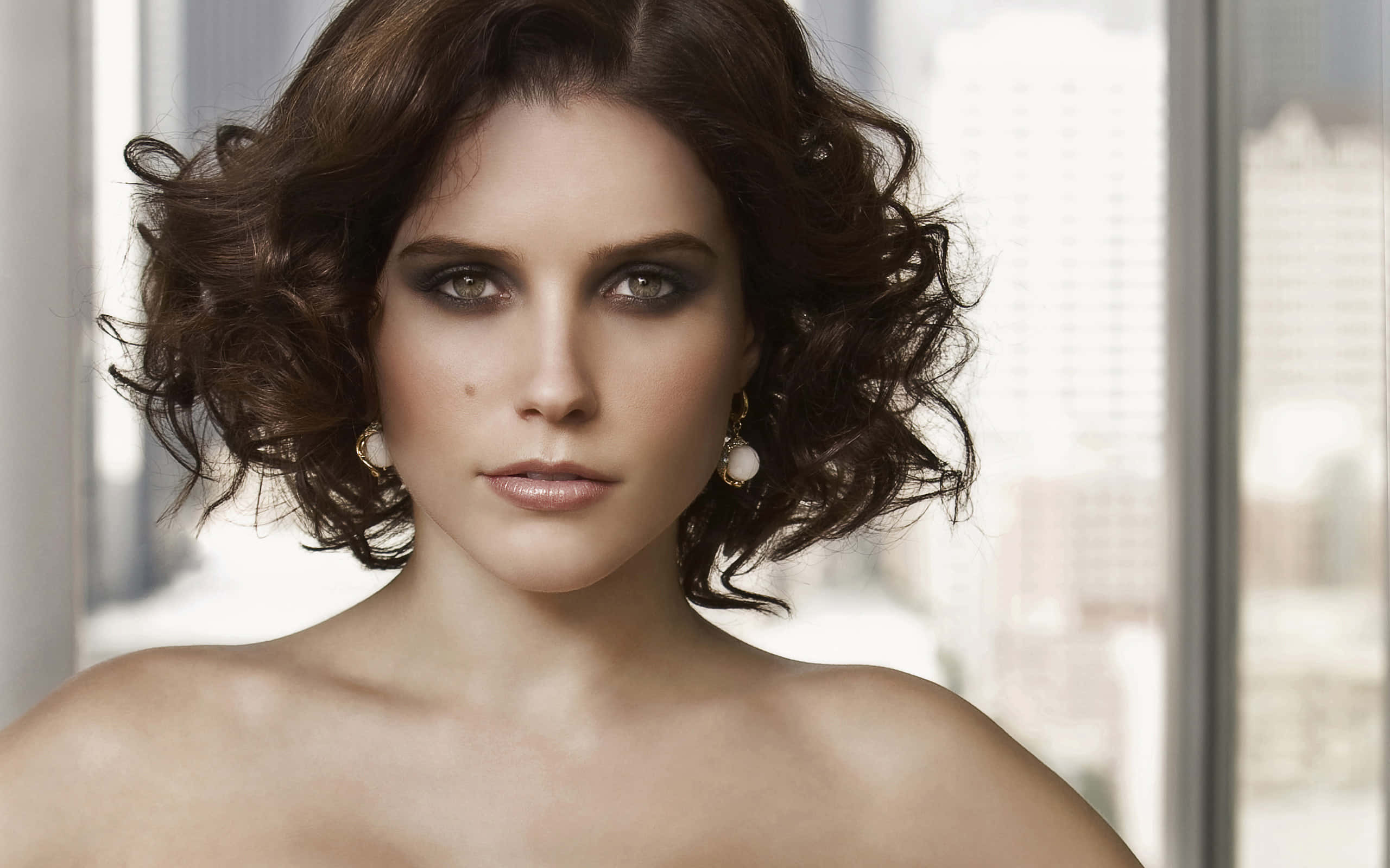 Sophia Bush, dark curly hair, smoky eyes, 2K Desktop Wallpaper