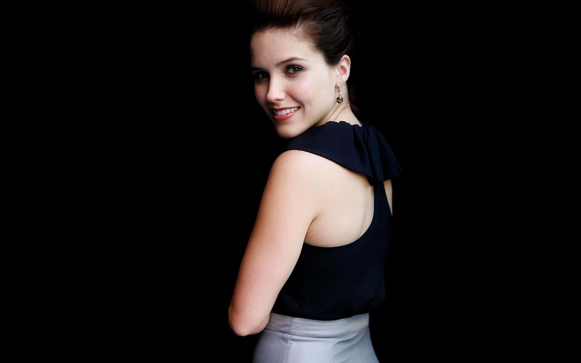 Sophia bush, black top, light pants, Full HD Desktop Wallpaper