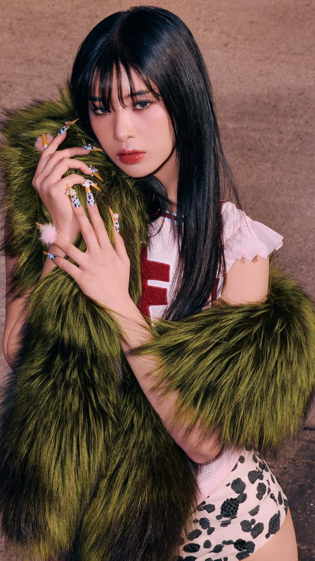 Sophia Katseye, olive green fur coat, pink and white outfit, Full HD Phone Wallpaper