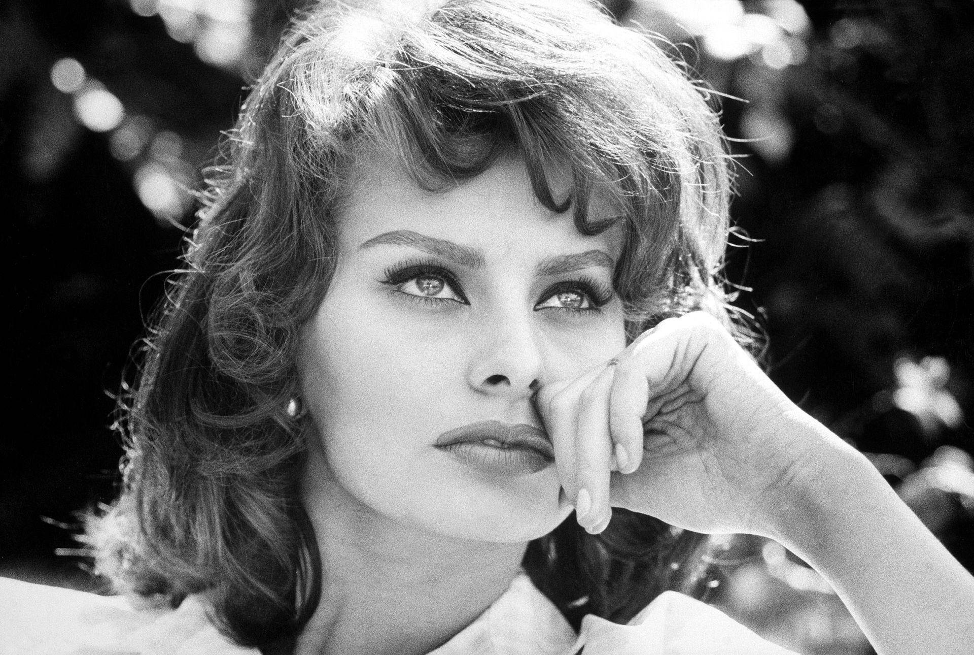 Sophia Loren, black and white portrait, expressive eyes, Full HD Desktop Wallpaper