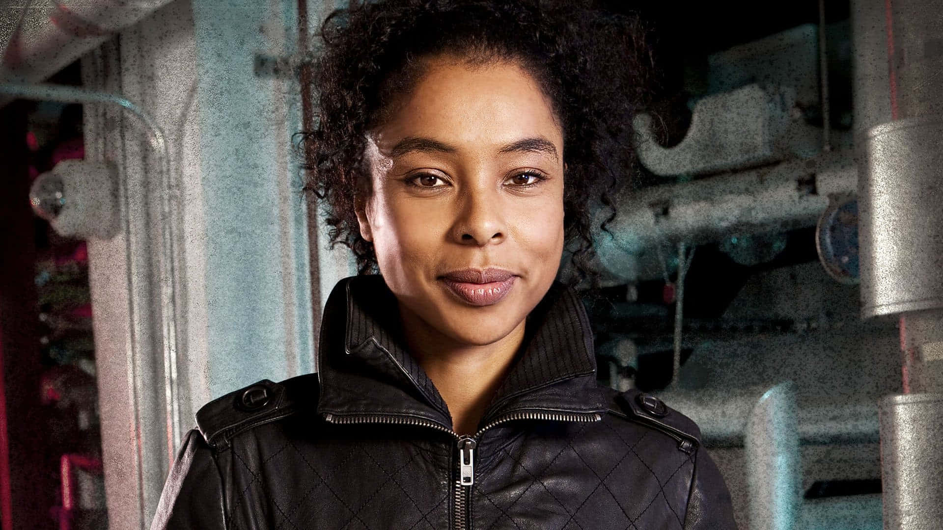 Sophie Okonedo, curly hair, black quilted jacket, Full HD Desktop Wallpaper