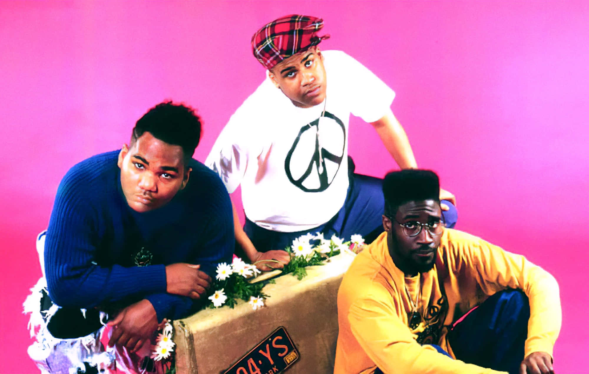 De La Soul, 90s streetwear, vibrant pink backdrop, Full HD Desktop Wallpaper