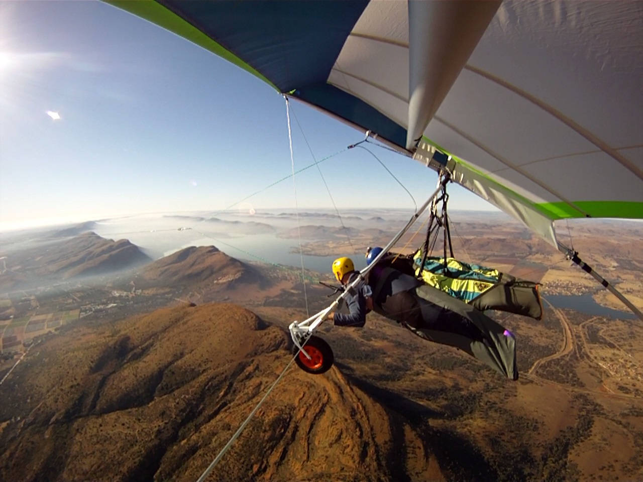 tandem hang gliding, mountains, misty lake, HD Desktop Wallpaper