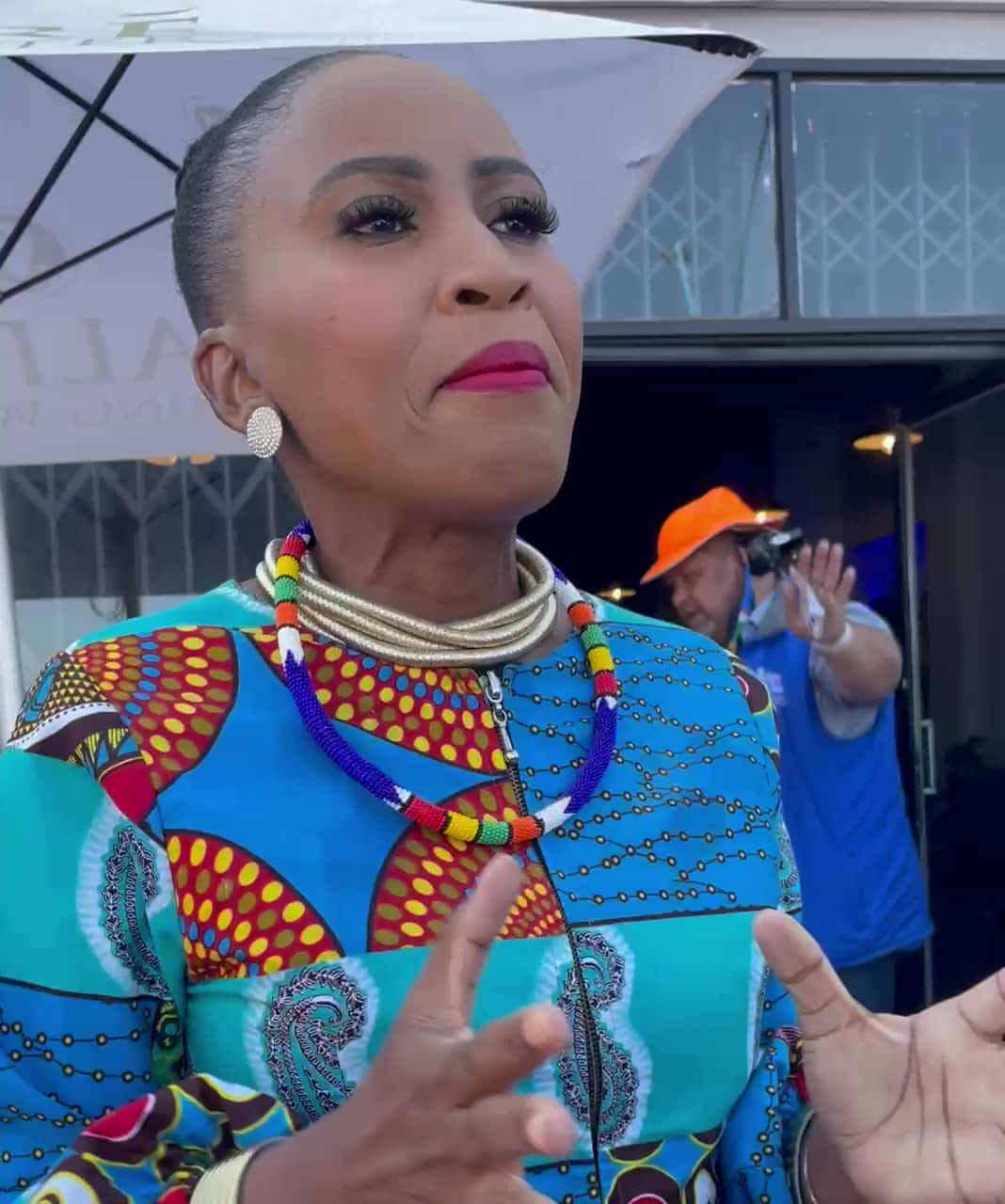 Mature South African Woman, colorful necklace, vibrant African print attire, HD Phone Wallpaper