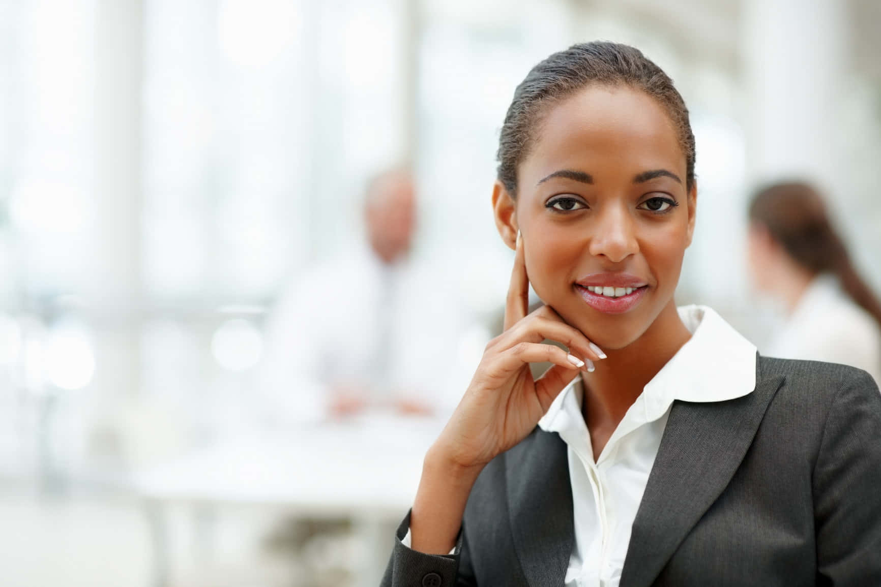 South African Woman, gray suit, bright office, HD Desktop Wallpaper