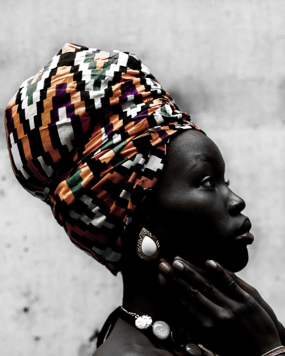 natural dark skin, South African woman, vibrant patterned headwrap, SD Phone Wallpaper