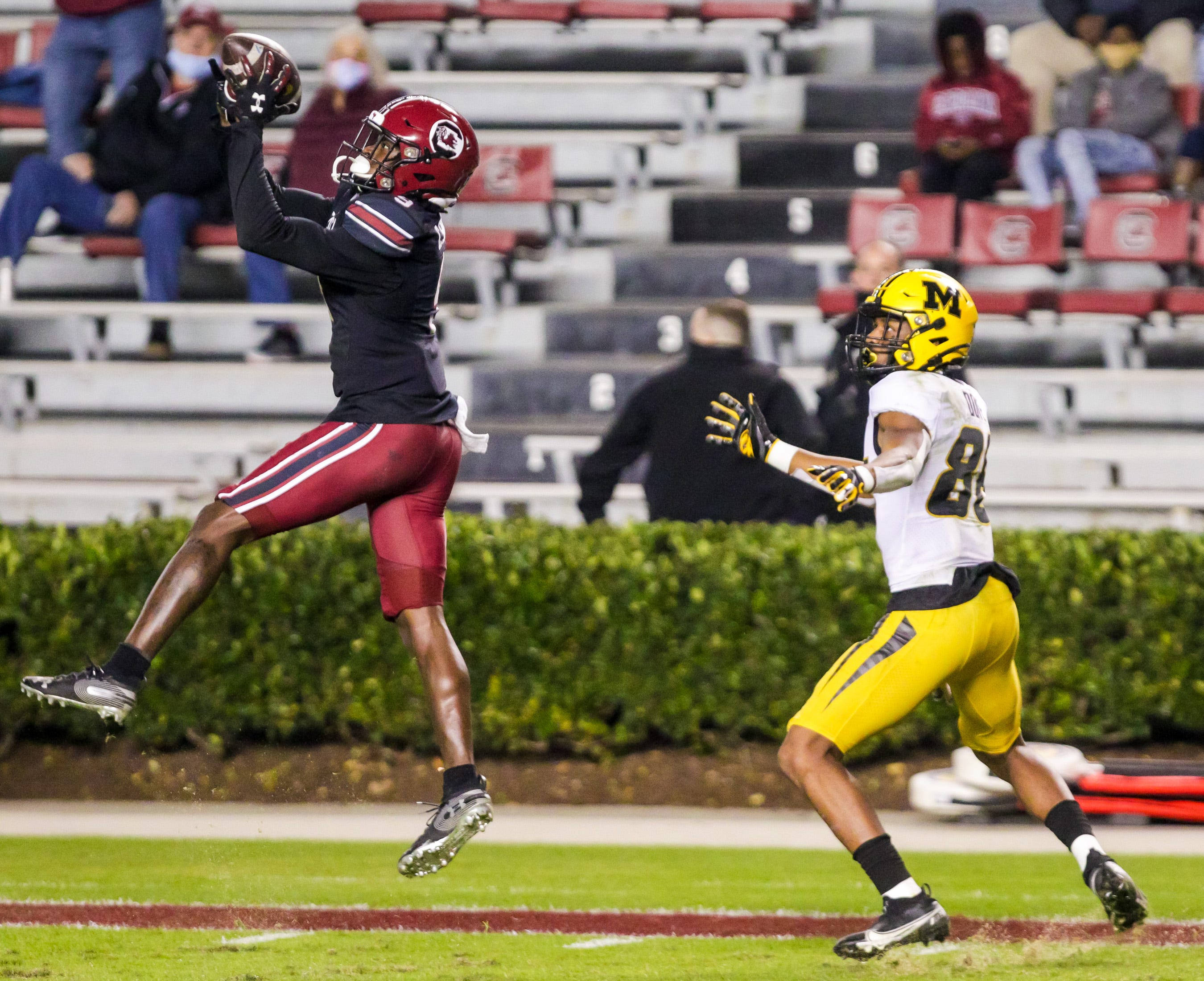 South Carolina Gamecocks, red, yellow, 2K Desktop Wallpaper