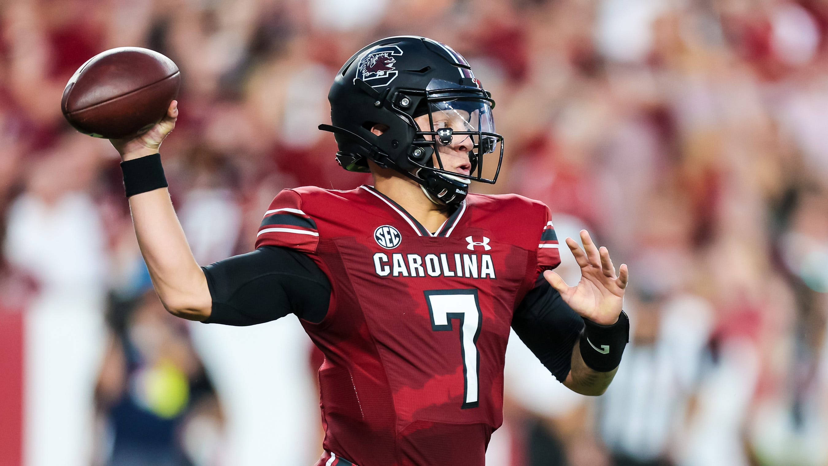 South Carolina Gamecocks, red Carolina jersey, football quarterback, 2K Desktop Wallpaper