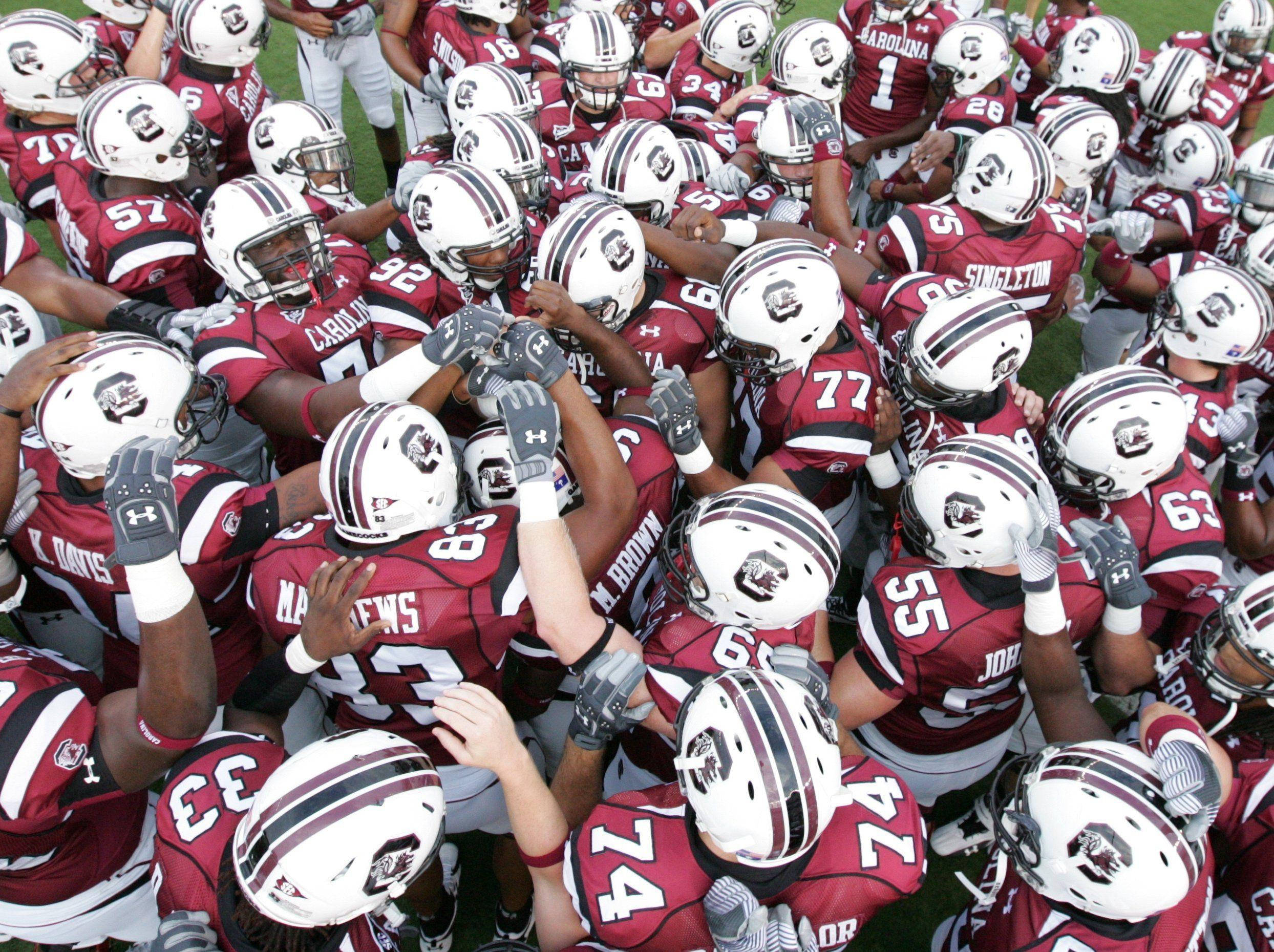 South Carolina Gamecocks, maroon and white gear, green field, Full HD Desktop Wallpaper