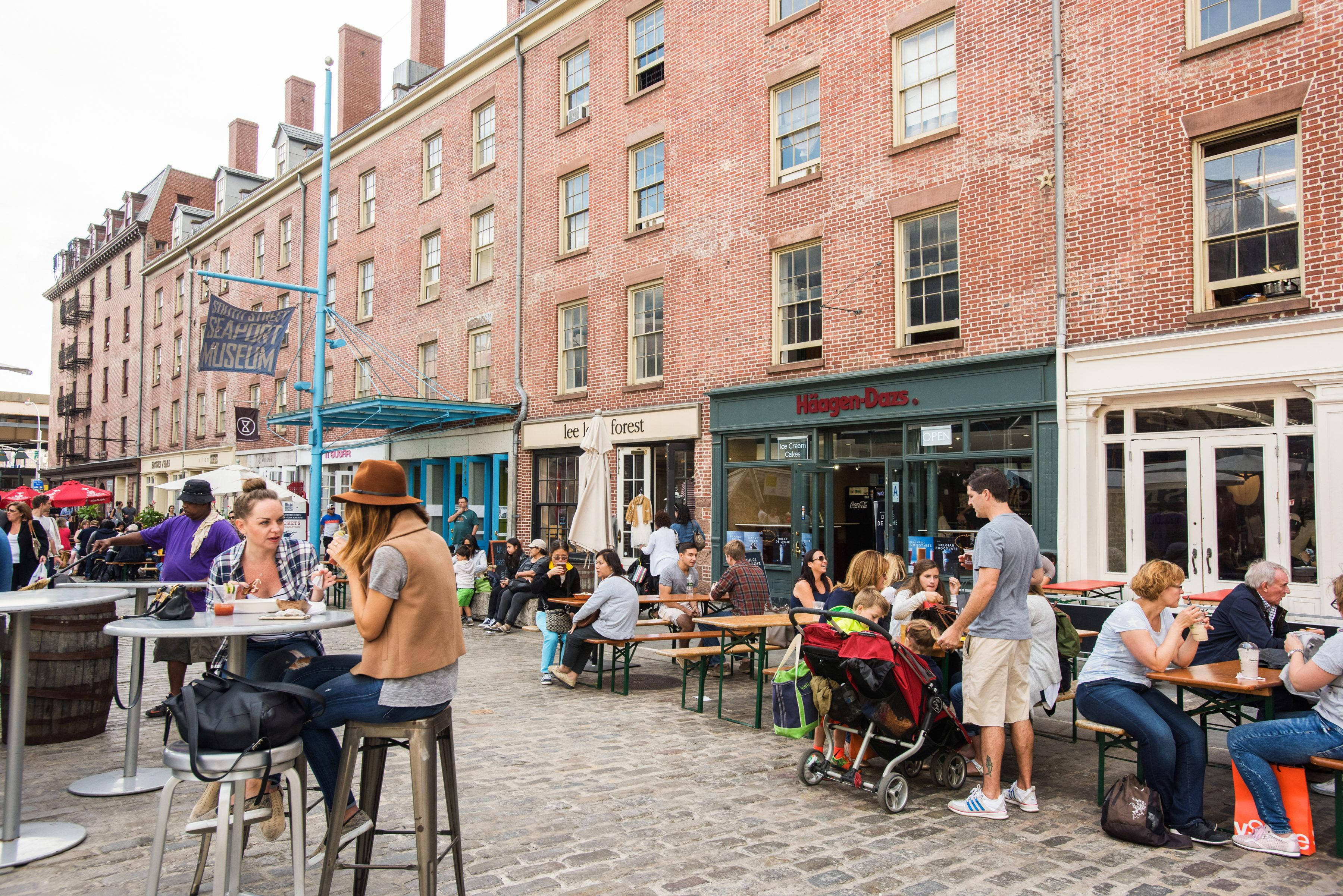 South Street Seaport, cobblestone plaza, red brick buildings, 2K Desktop Wallpaper
