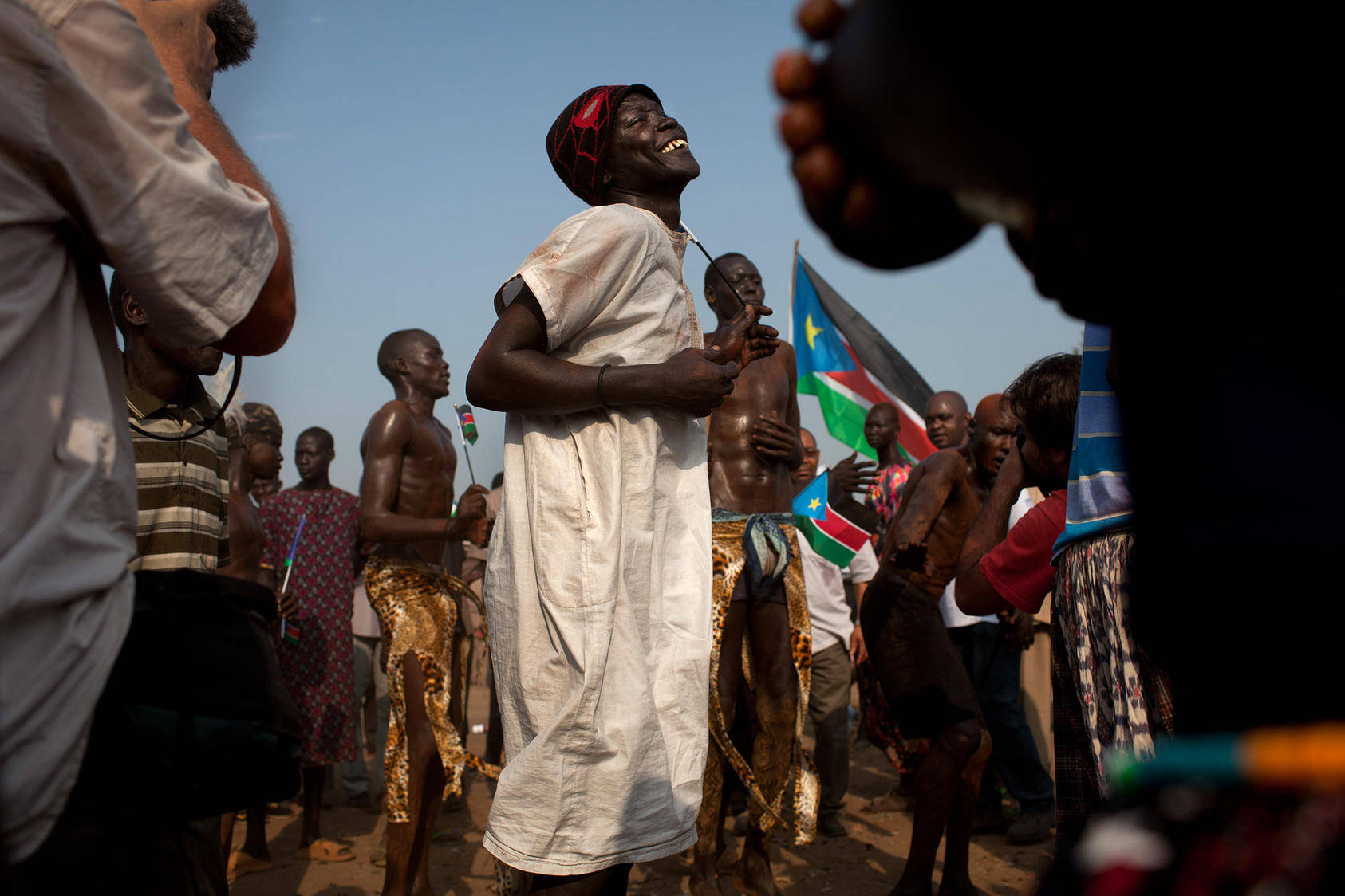 South Sudan, South Sudan flag, white robe, HD Desktop Wallpaper