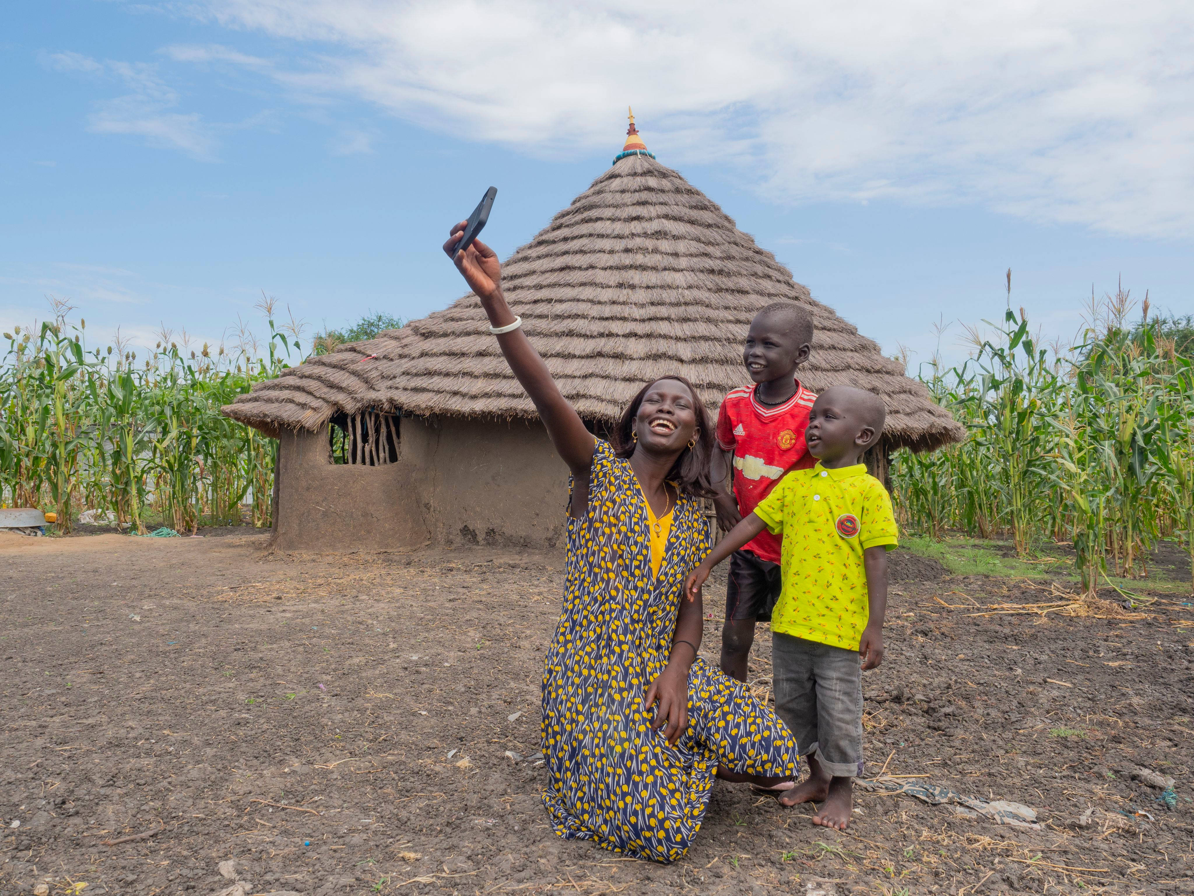 South Sudan, thatched-roof hut, cornfields, 4K Desktop Wallpaper