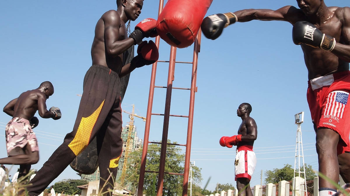 South Sudan, boxers, red punching bags, SD Desktop Wallpaper
